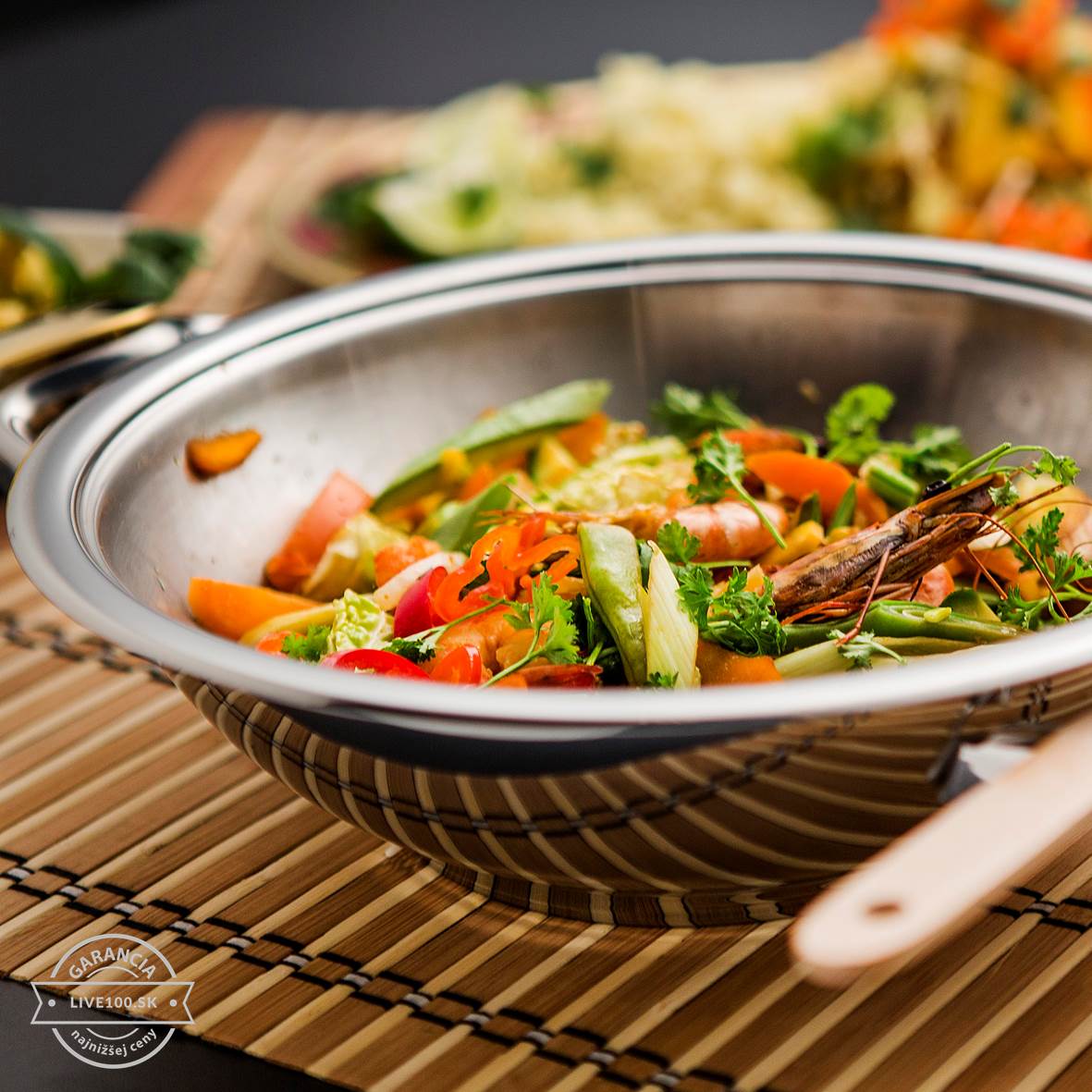 zepter-panvica-wok-nerez-24cm-2,4l-detail-zelenina